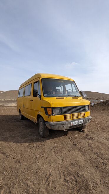 требуется водитель с бусом: Mercedes-Benz : 1983 г., 2.9 л, Механика, Дизель, Бус