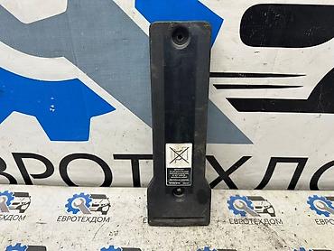 обшивки 124: Крышка блока предохранителей Volvo FH12 fh12.380 D12 380 2003 — 2