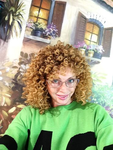 Perike i klipse: Lace Front perika

Cena:3700din — 2