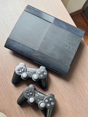 plesdeşin 3: Sony PlayStation 3 (Super Slim) oyun konsolu + 2 ədəd orijinal