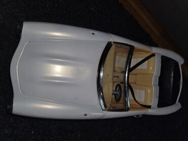 Figurice i makete: Veliki maketni/kolekcionarski kabriolet – bela oldtajmer — 3