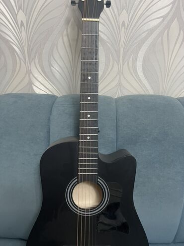 микрофон для компа: Акустическая гитара 6-струнная, форма корпуса дредноут с вырезом
