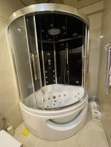 setqa qapılar: - Şüşə sürgülü qapılar, oval formalı dizayn - Akril vanna hissəsi