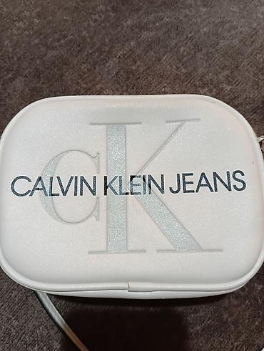 tasna za laptop: Calvin Klein Jeans ženska crossbody torbica sa malim oštecenjem ide — 2