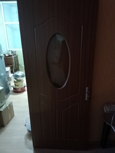 sade demir qapılar: Məhsul: Qapılar və TV stol-üstü mebel dəsti - Daxili qapı: Tünd ağac