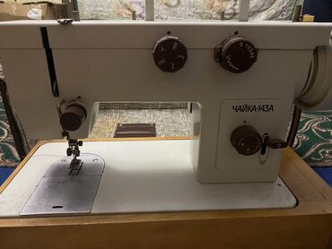 швейные машины jack: Продается швейная машинка «Чайка-143А» В комплекте чемодан 🧳