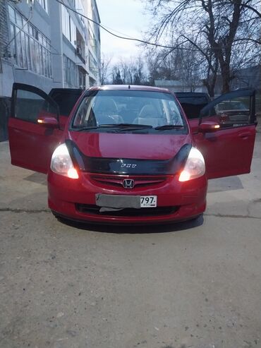 машина сатылат срочно: Honda Fit: 2002 г., 1.5 л, Вариатор, Бензин, Хетчбек