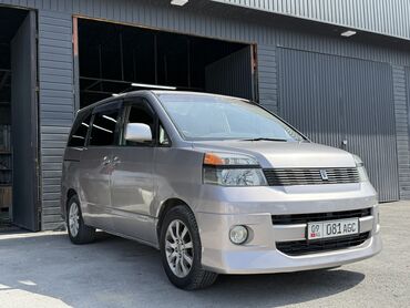 автомобиль для продажи: Toyota Voxy: 2003 г., 2 л, Автоматические, Бензин, Минивэн