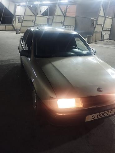sprinter 4 4: Opel Vectra: 1992 г., 1.8 л, Механика, Бензин, Седан — 4