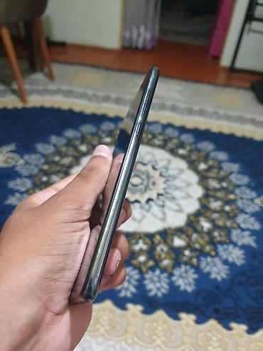 Digər mobil telefonlar: Smartfon – 6.5” təxmini tam ekranlı, ön kameranın ekranın yuxarı — 5