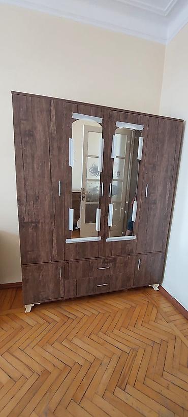 mebel ustu: Geniş tutumlu paltar şkafı - 4qapılı model: ortada 3 qapı, hərəsində — 6