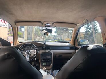 Iran Khodro: İran Khodro Samand (sedan), qara rəng. Xüsusiyyətlər: - Kuzov: 4 — 8