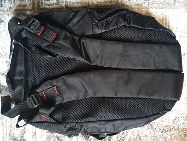 Məktəb çantaları: Şəkildəki bütün sumkalar 10 manat — 9