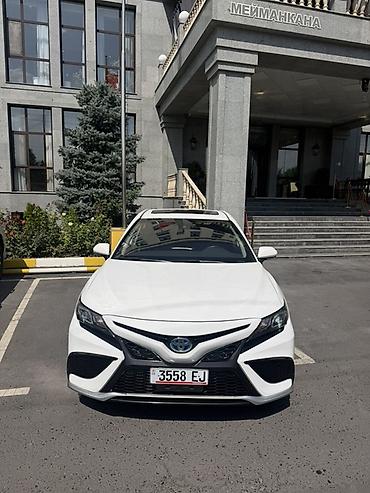 byd e6: Toyota Camry: 2023 г., 2.5 л, Автомат, Гибрид, Седан — 7