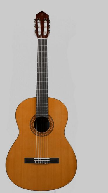 Гитары: Классическая мексиканская гитара сатылат. Шестиструнная нейлоновая