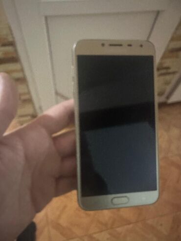 Samsung: Samsung J400