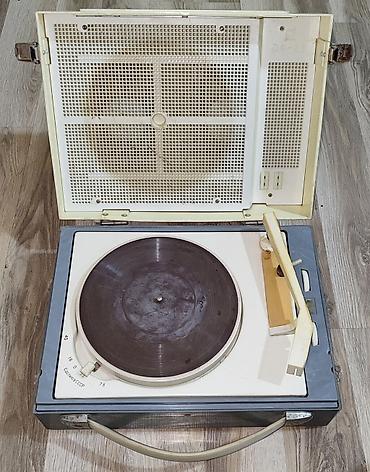 Sovet istehsalı portativ vinil patefon – “Концертный” (model 3) İşlək — 2