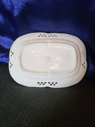 Ostalo posuđe: Tanjir fena porcelan Nemacka 70te. Tanjir podeljen na dva dela,bez — 8