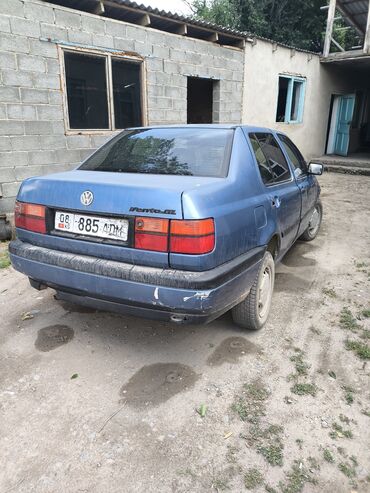 авто лейлек: Volkswagen Vento: 1994 г., 1.8 л, Механика, Бензин, Седан
