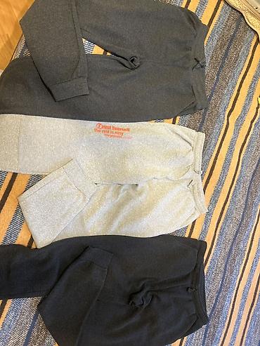 Джинсы и брюки: Uşaq üçün üçlü idman şalvarı dəsti Hamısı ela veziyyetde.az geyilib — 1