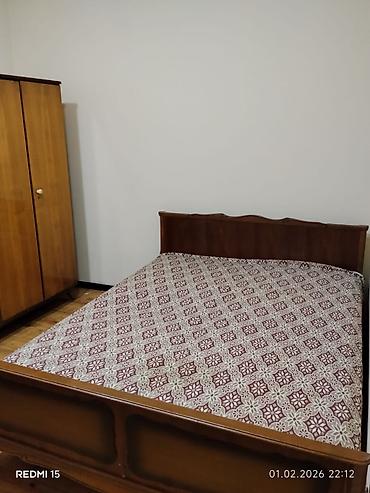 Сниму квартиру: Kirayə üçün 1 otaqlı mənzil (studiyo tərzində) - Yataq otağı: taxta — 1