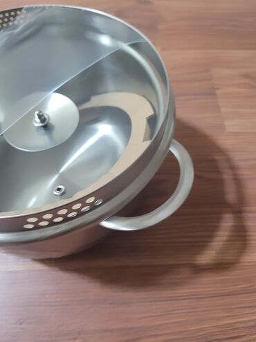 кухонный посуда: Кастрюля новая в упаковке 6 литр. качество 👍. 1500 сом