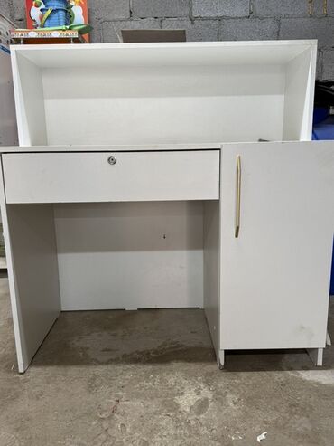 детская кровать с матрацем: Письменный стол