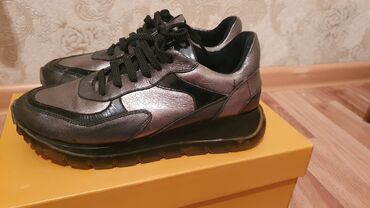 airmax бишкек: 37-38 размер. б/у .новый. Kросс maroi muzi б/y 1500. 38 раз красный