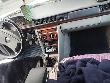 Mercedes-Benz: Mercedes-Benz 220: 1991 г., 2.3 л, Механика, Бензин, Седан — 5