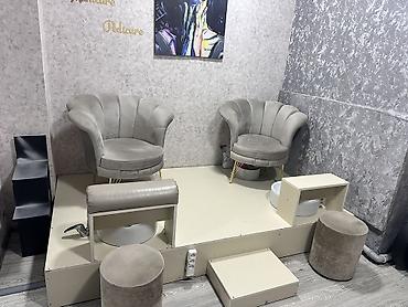 Salon, tibbi mebel: Gözəllik salonunun daxilində ayrıca otaq icarəyə verilir. Şəkillərdə — 2