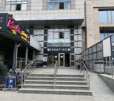 офисное: Аренда офисов, 100 м², В бизнес центре, 1 линия, С отдельным сан узлом, С юридическим адресом — 1