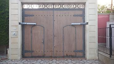 Həyət darvazaları: İkiqanadlı avtomatik darvaza sistemi - Material: möhkəm metal karkas — 2