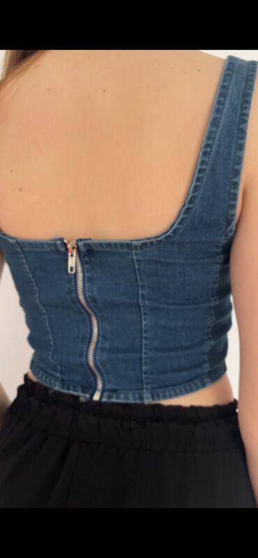 джинсовая одежда для девочек: Джинсовый топ 
Новые 
Цена : 800 сом