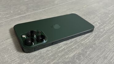 телефон айфоны: IPhone 13 Pro, Б/у, 256 ГБ, Alpine Green, Защитное стекло, Чехол, Коробка, 83 %