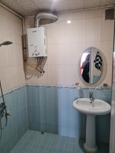 Uzunmüddətli kirayə mənzillər: Merdekanda pasolkada 3 otaqli bina evi uzunmuddetli kiraye verilir. 5 — 13