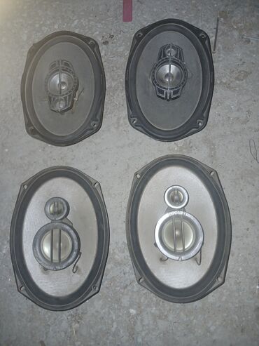 Döşəmə: Məhsul: Qarışıq avtomobil və musiqi aksesuarları dəsti - 4 ədəd oval