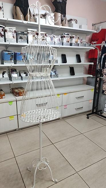 Стеллажи: Продаю торговое оборудование, кронштейны, стойки, манекен, зеркала — 12