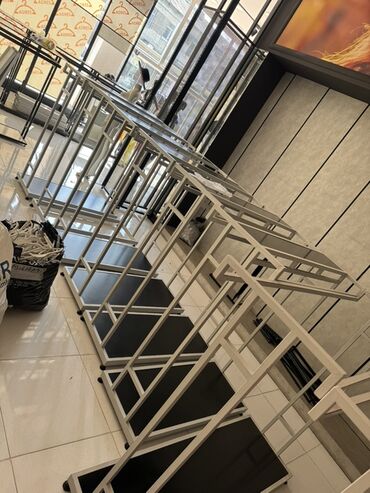 Stend vitrinləri: Mağaza avadanlığı – metal geyim asqıları və vitrinalar - Müxtəlif — 2