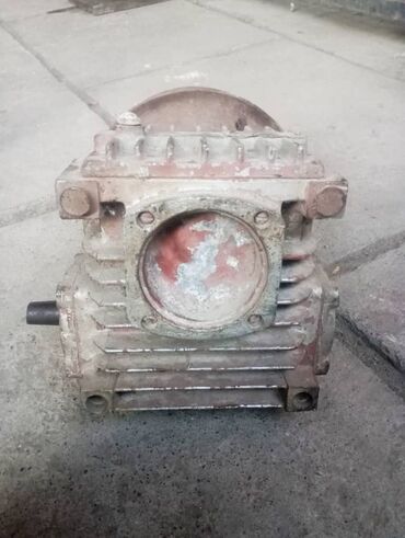 Лебедки: Продаю угловой редуктор или лебедка в хорошем состоянии. 1 на 40. Цена — 7