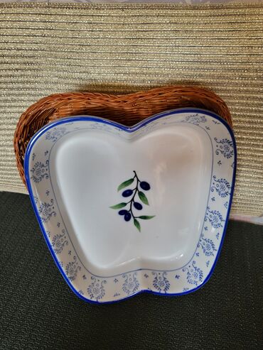 Činije: Posuda nova,vintaz porcelanska sa korpom. Nova posuda univerzalna,sve na lalafo.rs — 3 Činije: Posuda nova,vintaz porcelanska sa korpom. Nova posuda univerzalna,sve — 3