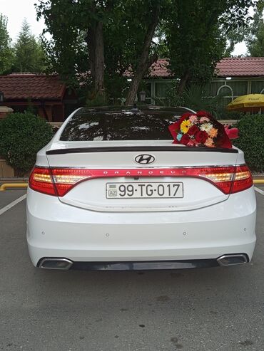 Hyundai: Hyundai Grandeur: 2.2 l | 2015 il Sedan — 9