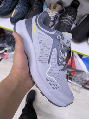 skechers кроссовки: Эркектердин кроссовкасы, 40, Жаңы, түсү - Боз, Акылуу жеткирүү