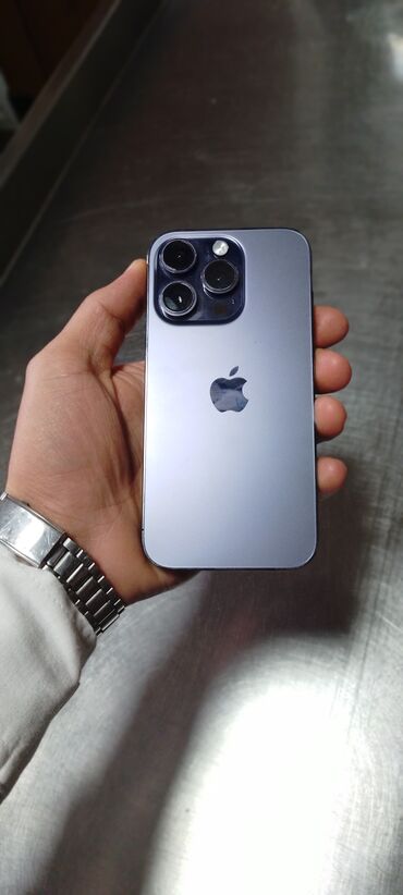 телефон fly champ: IPhone 14 Pro, 256 ГБ, Deep Purple, Face ID