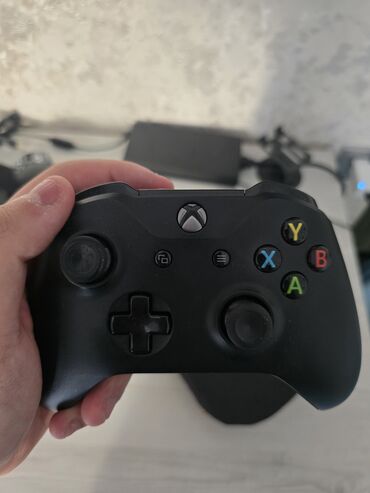 xbox one disk: Xbox One Controller 
Gamepad əla vəziyyətdədir