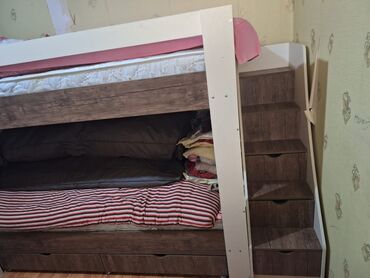 Детские двухъярусные кровати: Б/у, Для девочки и мальчика, С матрасом, С выдвижными ящиками