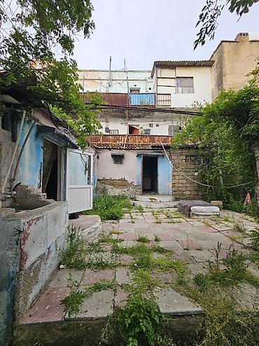 Həyət evləri və villaların satışı: Satılır: Həyət evi - Geniş planlı birmərtəbəli ev, ayrı-ayrı böyük — 8