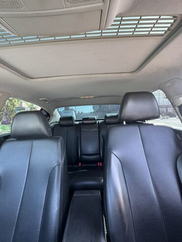 Volkswagen: Volkswagen Passat: 2 l | 2010 il Sedan — 8