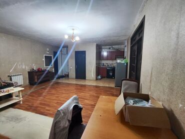 Uzunmüddətli kirayə mənzillər: İcarəyə verilir 3 otaqlı köhnə tikili 53 m², Elmlər Akademiyası m. 5