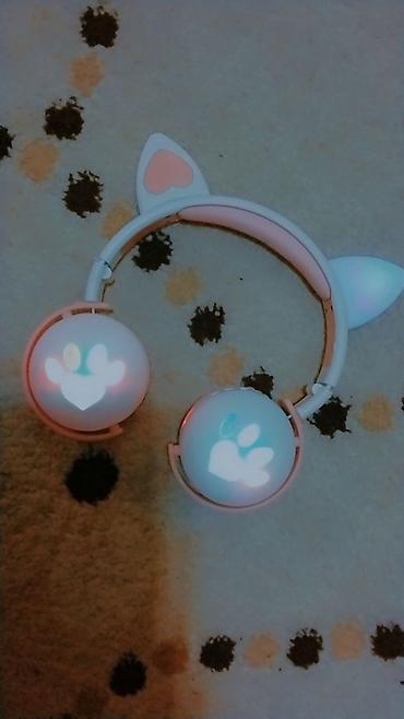 airpods qulaqcıq: Qulaqcıq işıqlı — 2