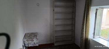 арендовать дом: Сдается небольшая жилая комната с отдельным входом и кухонной зоной